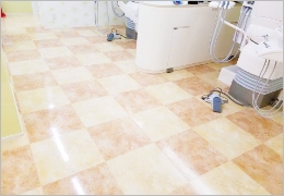 歯科医院の床清掃
